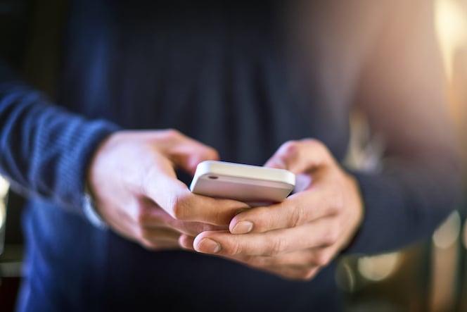 Man holding an iphone-1
